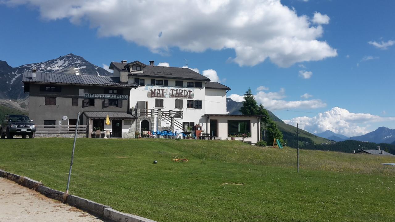 Rifugio "Mai Tardi" Hotel Madesimo Eksteriør billede